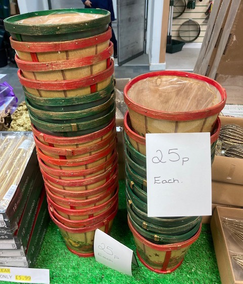 LBSTradeCentre's tweet photo. Reduced To Clear:  
Pack of 12 Red or Gold candles  -  Now ONLY £5.99 each 
Festive Pots - Now ONLY 25p each 
Pack of 20 bow's - Now ONLY £3.99 each
Christmas tins - Now ONLY £1.00 each
Reindeer planter - Now ONLY £3.99 each

#christmasdecorations #christmas2023 #festive https://t.co/CoAWJWFTYB