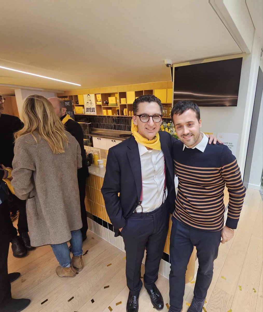 Joyeuse inauguration du premier comptoir @cafejoyeux « Inside » chez @canalplusgroupe, qui devient la 1ère entreprise à accueillir ce concept inédit.🤩 C'est une opportunité d’emploi pour 4 équipiers joyeux, porteurs d’espoir & capables de transmettre une joie incomparable. 💛