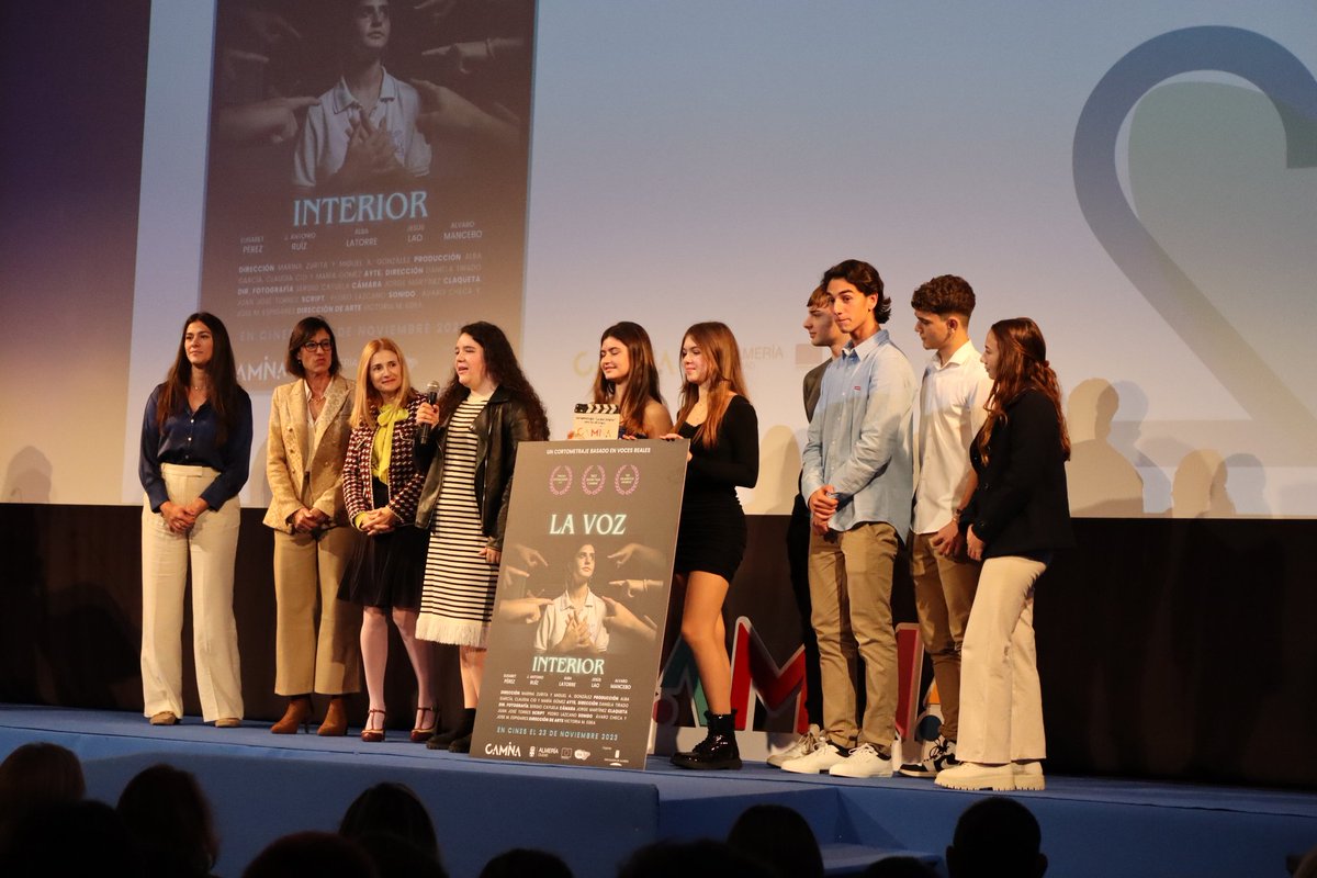 🎭 El Teatro Cervantes se viste de gala para el estreno de los cortometrajes realizados por 8 centros educativos de Almería.

📽 Los alumnos han acudido a este punto de encuentro en el que han podido compartir su experiencia con compañeros de otros institutos.

<a href="/aytoalm/">Ayuntamiento de Almería</a>