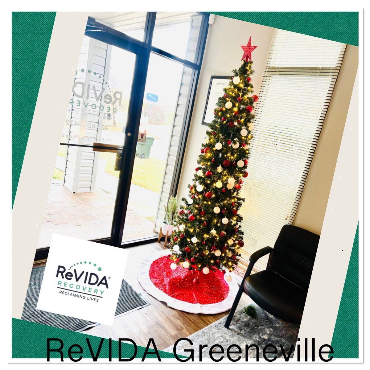 ReVIDARecovery's tweet photo. It may only be Thanksgiving, but it’s beginning to look a lot like Christmas at @ReVIDARecovery - Greeneville!  💚🦃♥️ Wishing you a safe and healthy holiday from everyone at ReVIDA TN and ReVIDA Va. 
#thanksgiving2023 #healthyholidays #familyhealth #safetyfirst #youmatter🙏🏻 https://t.co/F8wkmvOP4F