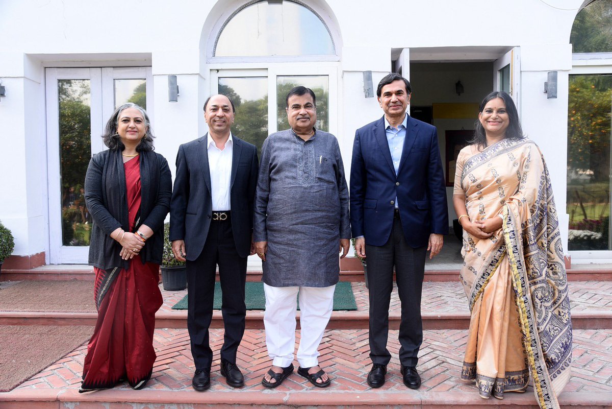 Thank you Hon Minister Shri @nitin_gadkari for the opportunity to share @MahindraRise's commitment to #MakelnIndia.Our teams are creating exciting ,innovative and tech led Automotive and Farm products for India and the World.Grateful for your continued guidance!  @hsikka1