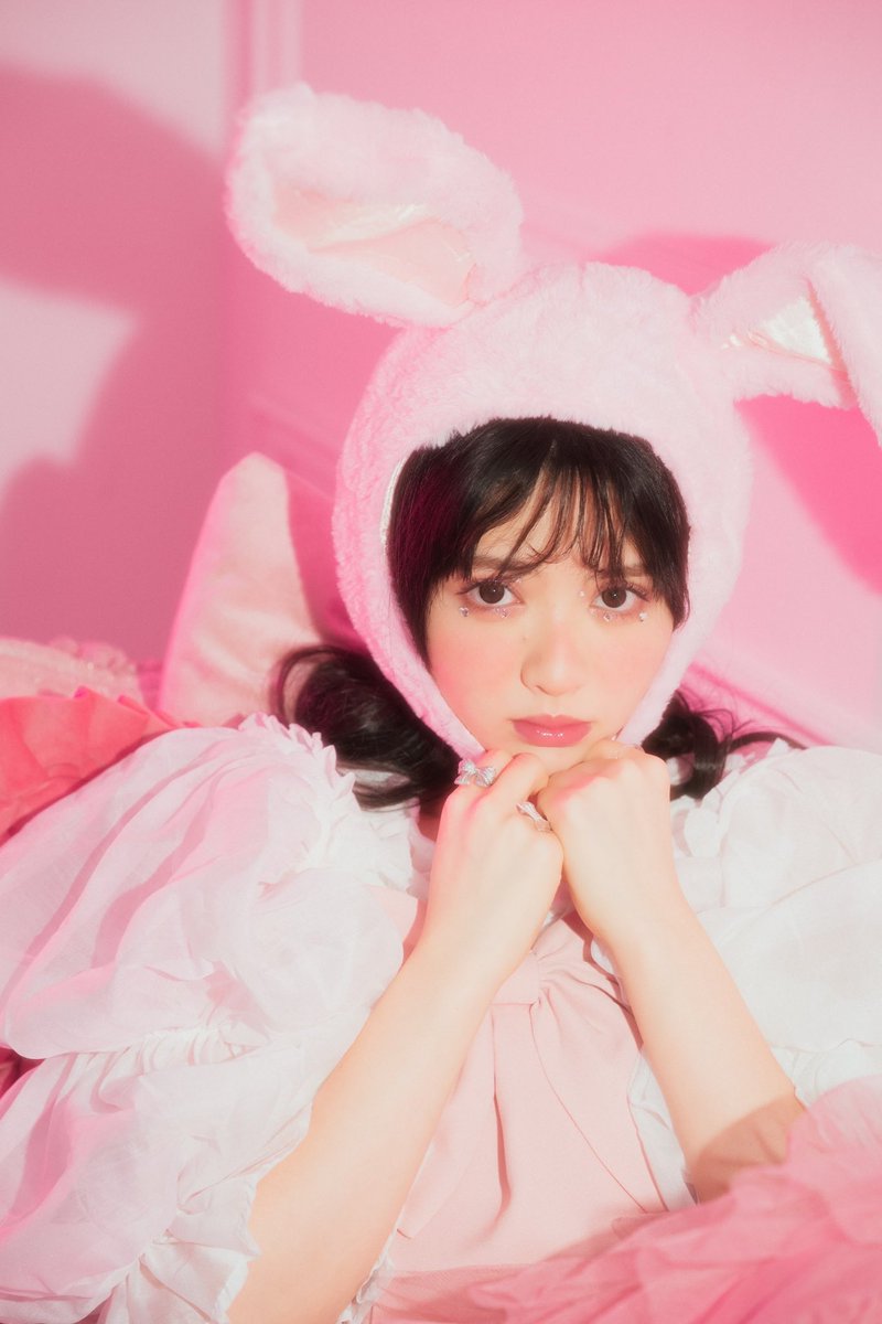 suzuka_fz1124's tweet photo. 25歳になりました
たくさんの優しい人たちに囲まれて今年も健康に楽しく生きられていること嬉しく思います🎀

25歳のNEW OSUZU 鎮西寿々歌をよろしくお願いします🥄🎂 https://t.co/bZECvm8hKV