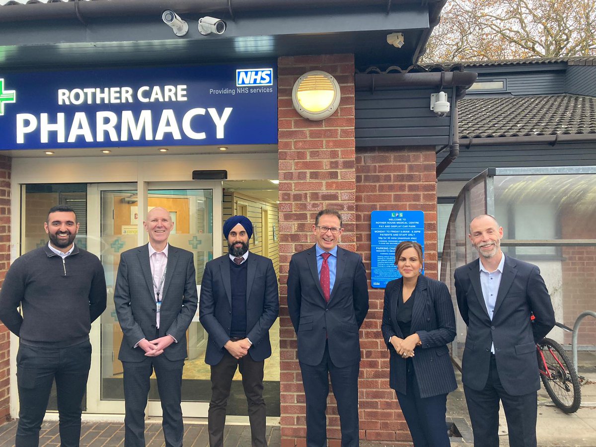 A very informative visit to Rother Care Pharmacy in Stratford-upon-Avon - they're delivering high quality pharmacy services, including the @NHSMidlands Community Pharmacy Extended Care Service for women with UTIs. Great discussions about the forthcoming Pharmacy First Service.