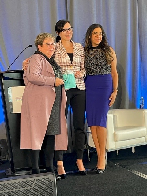 A round of applause as incoming Chair Marie-Claude Vezina and CEO Sandra Hanna honour outgoing Chair Rita Winn at the 2023 Specialty Pharmacy Summit #NPSummit