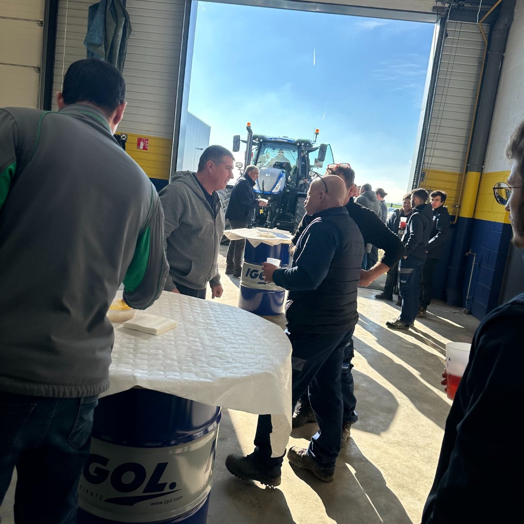Hier, Scopix a eu l'opportunité d'aller à la rencontre de l'équipe et des clients de la concession Méthivier à Sermaises, célébrant fièrement ses 10 ans d'existence. 🚜💚 

Un moment privilégié pour échanger sur notre passion commune pour l'#agriculture🌾