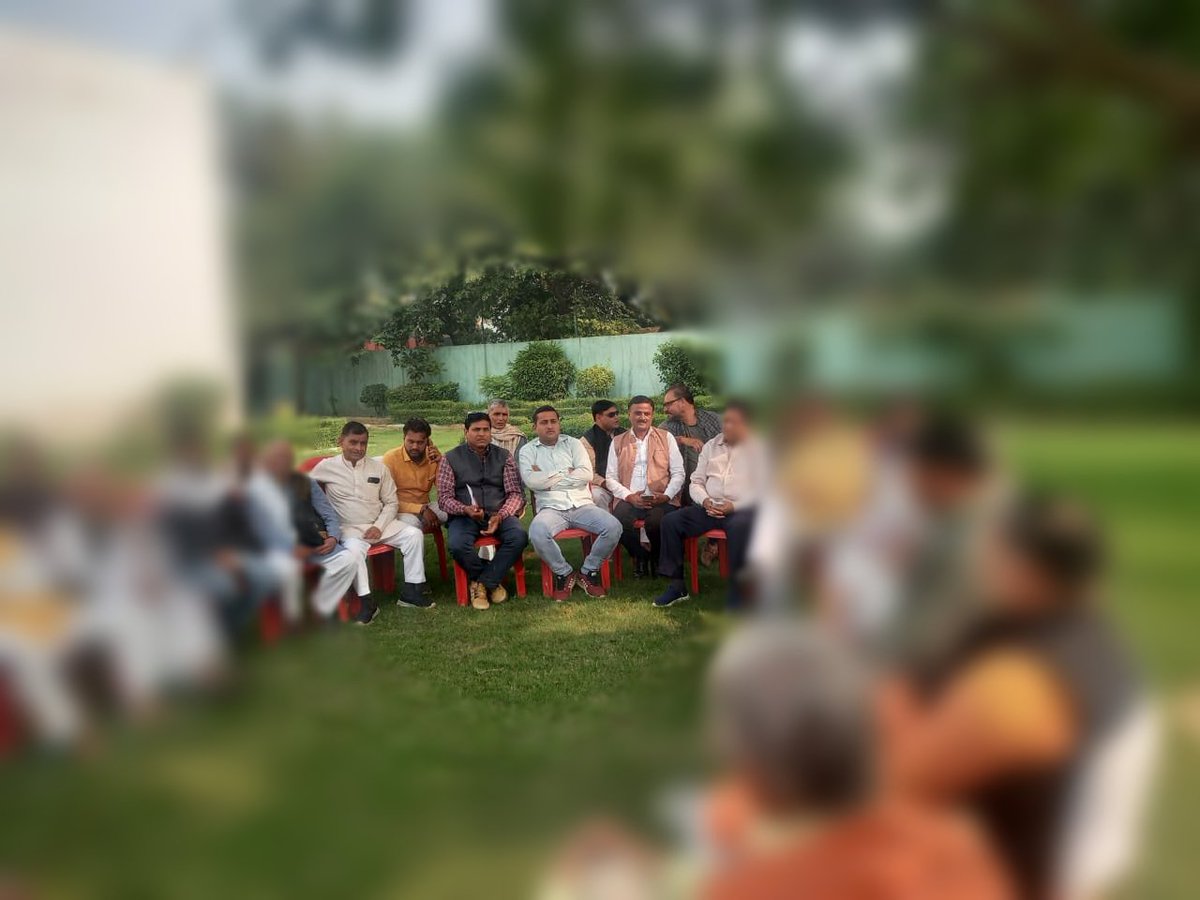 RajKumar081988's tweet photo. आज सादावाद विधानसभा पर वोटर महा चेतना अभियान के अन्तर्गत बैठक में रहना हुआ, बैठक के मुख्य बक्त�� श्री मथुरा प्रसाद गौतम जी व वैठक अग्रवाल कोल्ड स्टोरेज सादाबाद पर सम्पन्न हुई। https://t.co/bEZbD41dVB