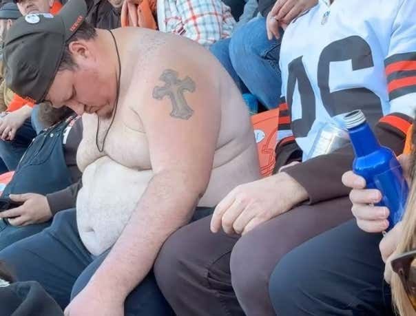 gettintip's tweet photo. Me trying to stay up for the egg bowl after 20 beers and 3 lbs of turkey https://t.co/rTjcMKgPNj