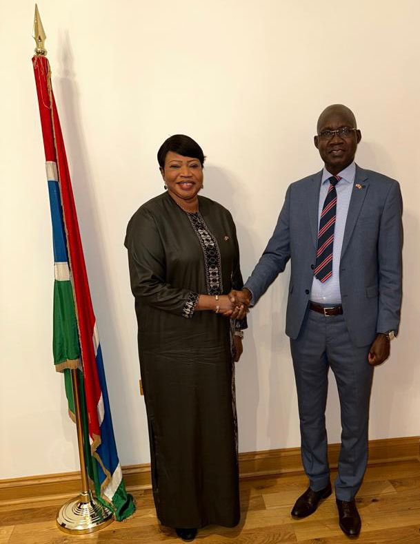 H.E. General Cheikh Wade is very honoured to have been received in audience by his Gambian counterpart H.E. Mrs Fatou Bensouda for a courtesy visit at the Gambian High Commission and thanks her for the fruitful discussion on the strong ties between 🇸🇳 and 🇬🇲 Jërëjëf