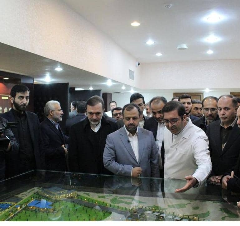 A_Fatholahi's tweet photo. به لطف و عنایت خداوند متعال امروز با حضور وزیر محترم اقتصادی و دارایی و مدیرعامل بانک ملی ایران خط تولید سرم در داروسازی دانا تبریز افتتاح شد.
این خط تولید بیش از ۱۵ درصد از نیاز کشور به سرم تزریقی و شستشو را تأمین خواهد کرد. https://t.co/tteLNuimrM