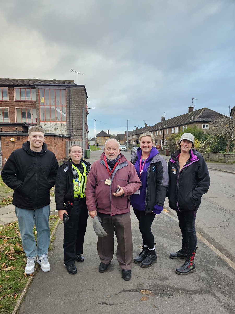 hblundell's tweet photo. Estate walk this afternoon with local neighbourhood police team, safer neighbourhoods, local Councillor and Ongo colleagues #partnershipworking #vibrantcommunities @ongoUK https://t.co/sUCLSlkRRW