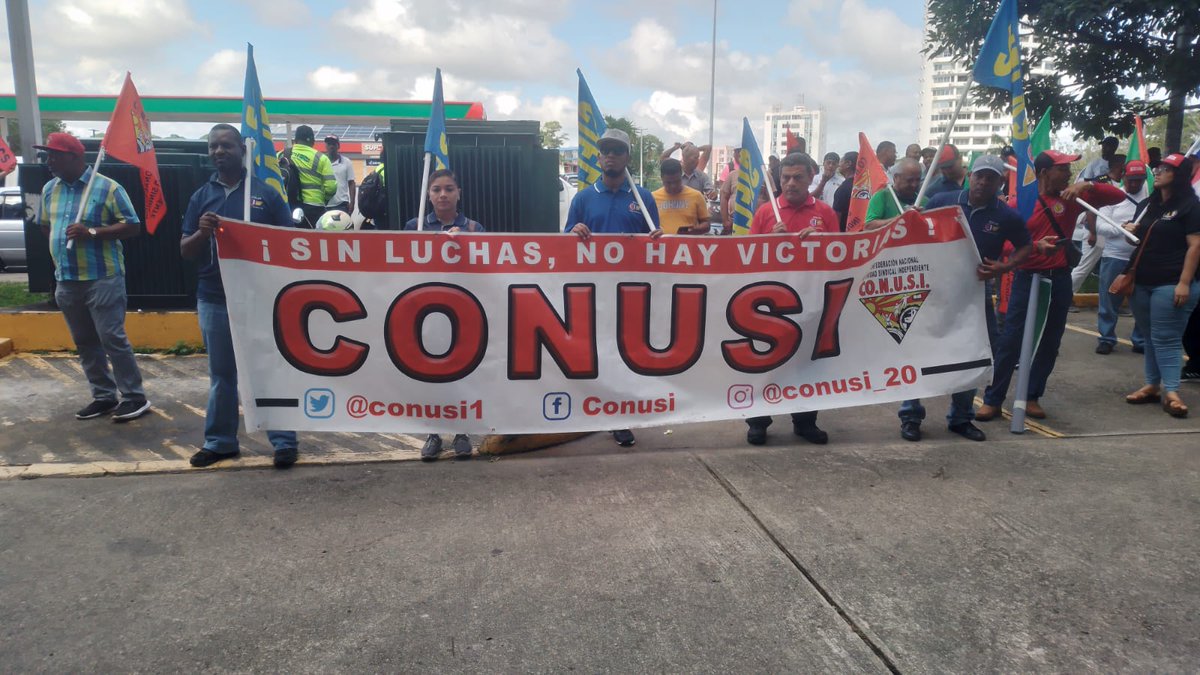 conusi21's tweet photo. 👥🚩 ¡Piqueteo en solidaridad con SUNTRACS por el respeto a la libertad sindical!  💪

Seguimos en lucha, hasta lograr la derogatoria de la Ley 406.👊🇵🇦 

¡Unidos, firmes y decididos! 💪 #CONUSIEnAcción #DegoratoriaYa #PuebloUnido #NoALaMineria
 #RespetoLibertadSindical https://t.co/dBlsIr9MR7