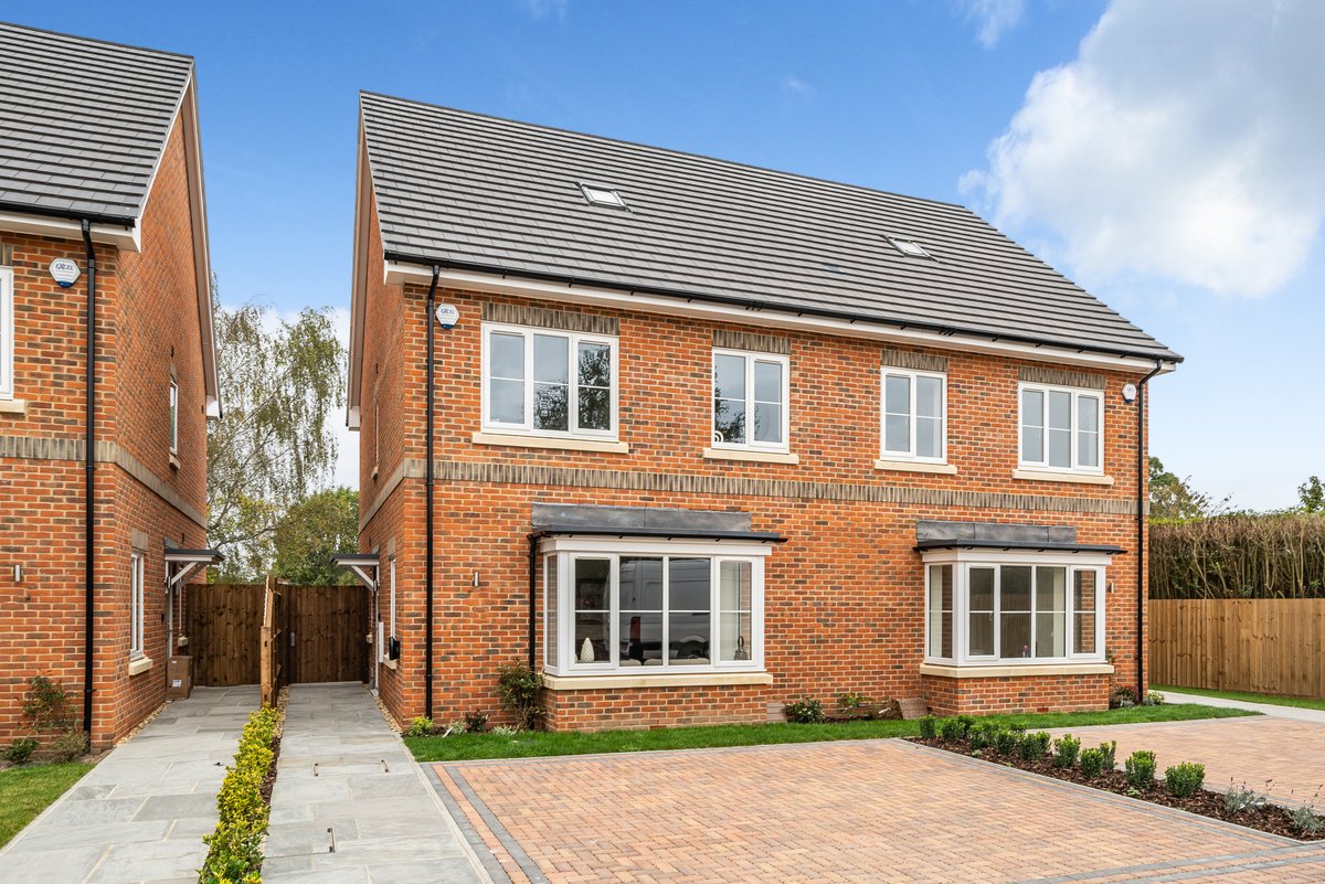 Forayshomes's tweet photo. CGI to reality at The Willows, taken on a sunnier day than CGI predicted!☀️

Book your viewing 👇
☎️01252 370 008
📩 farnborough@vickery.co.uk https://t.co/ogIjfqYOEj