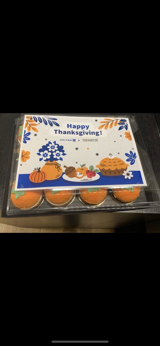 UnitedGva's tweet photo. 🦃🍁✈️ From the GVA Team: Happy Thanksgiving to all our American friends celebrating! ✈️🍁🦃
🎃@GVA Airport, we're sending warm wishes your way with delightful pumpkin sweets, celebrating this day of gratitude with you. #united #ThanksgivingDay2023 #FlightOnTime #GVAteam https://t.co/B4fbbv7cHY
