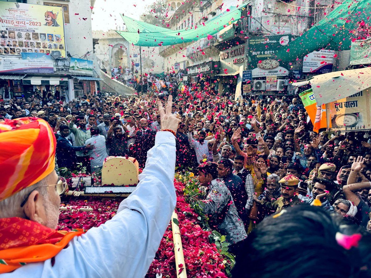 AmitShah's tweet image. श्रीनाथ जी की पावन भूमि नाथद्वारा की जनता के इस अपार स्नेह और समर्थन के लिए कोटि-कोटि वंदन।
#राजस्थान_बोले_कमल_कमल