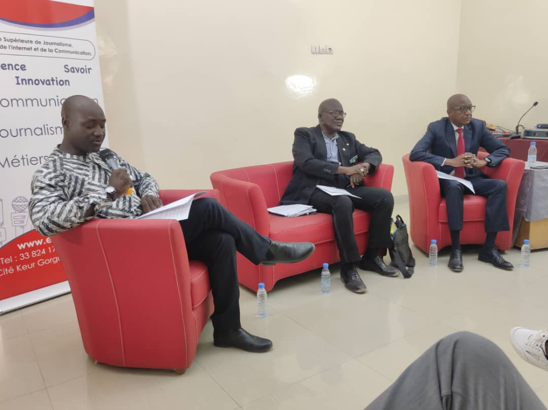 HarounaDieng9's tweet image. En direct de
@ejicomschool 
Panel sur &quot;Insécurité et instabilité en Afrique de l&apos;ouest : quelles implications pour le Sénégal ?&quot; avec Alassane Diallo, journaliste communicant-conseiller technique a l&apos;ANAM et le Colonel Mamadou Adje, Spécialiste de la stratégie
#Ejicom #Cored