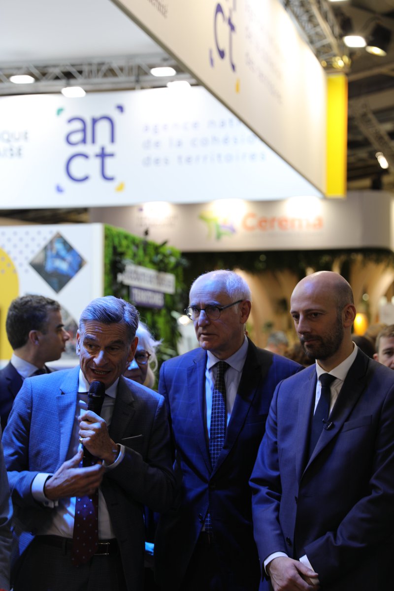 Mobilier national tweet media