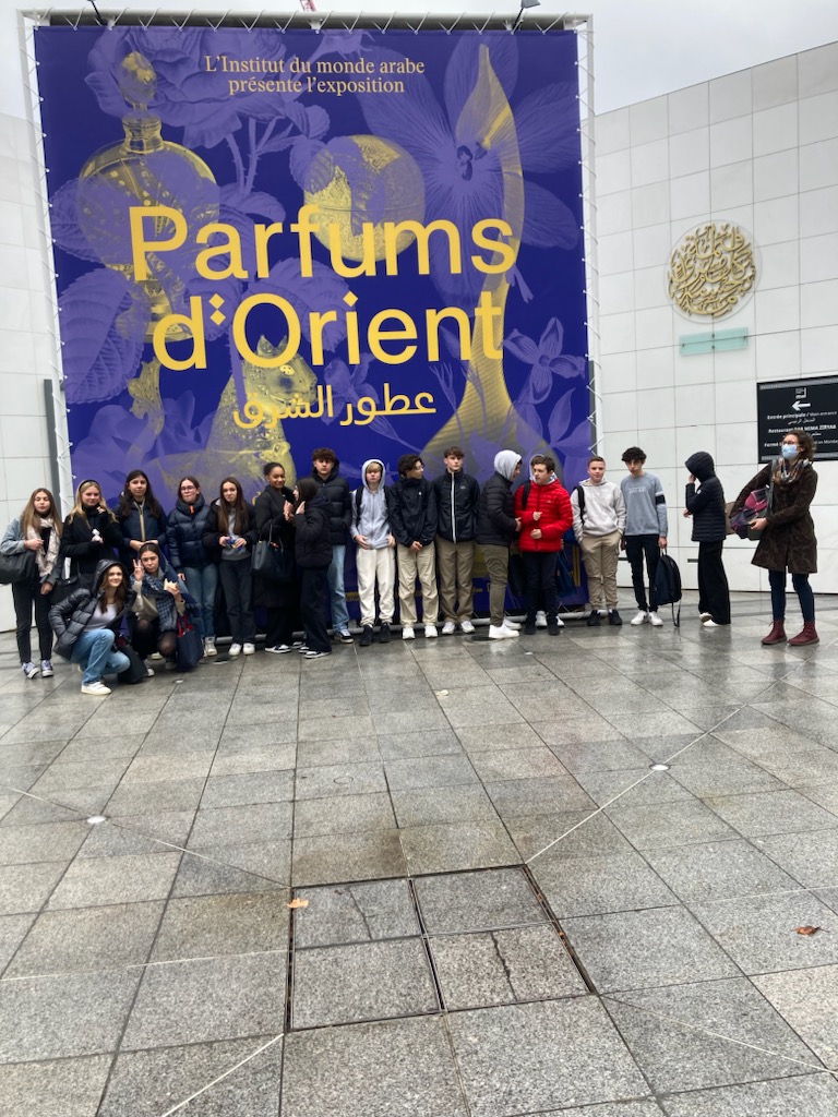 CollegeLongueau's tweet photo. Dans le cadre du projet "Mes identités, ma France", piloté par le pôle d'actions éducatives d'@AmiensMetropole  , les élèves de 3 Gandhi du @CollegeLongueau visitent aujourd'hui l'Institut du Monde Arabe et le musée de l'histoire de l'immigration à Paris https://t.co/kb423L4Ktg