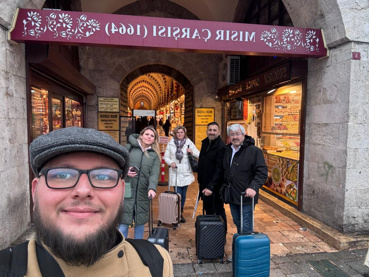 UIDBottrop's tweet image. Şube olarak İstanbul Kazan biz Kepçe diyoruz ve nereden geldiğimizi unutmadan, Tarihimizi unutmadan ziyaretlerimizi gerçekleştirerek Ankara yoluna devam ediyoruz. 
-Mısır çarşısı
-Sultan Ahmet
-Han Türbesi
-AYASOFYA cami 
-Yerebatan sarnıcı