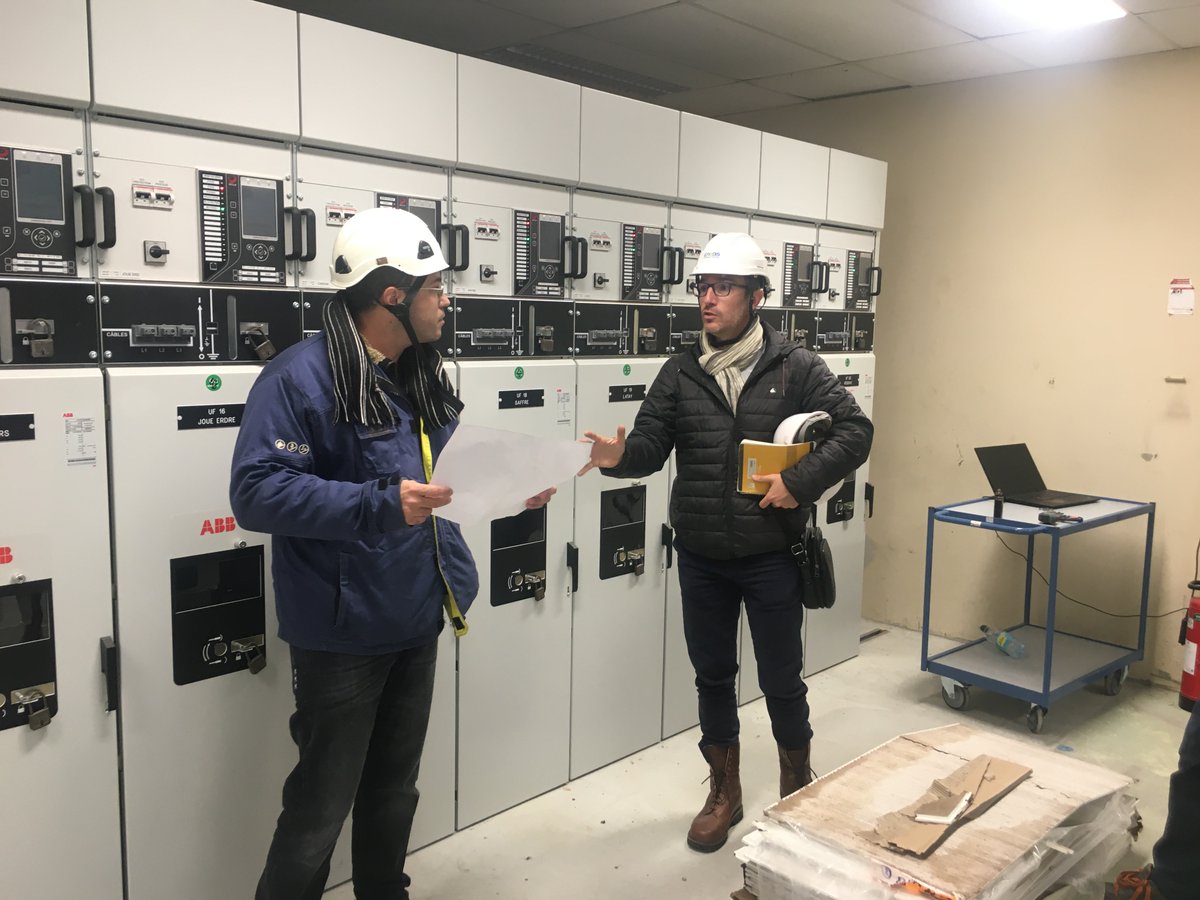 enedis_pdl's tweet photo. Le poste source de @Nort_sur_Erdre s'équipe de nouvelles installations pour améliorer la sécurité des tiers et la qualité de distribution de l’électricité ! Les directeurs des services techniques des 1⃣2⃣ communes d'@ErdreGesvres sont venus découvrir ces nouveautés ! https://t.co/NHL18YAbb8