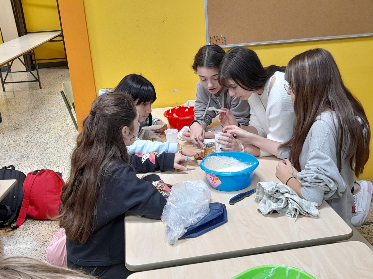 smiportu's tweet photo. Goxotasuna Bigarren Hezkuntzara ere heldu da!!

Taller de Repostería en ESO en Juan María Astea.

On egin!!

#jm2023 #jm23 #EtorkizunariBegira #LaMennaisCUIDA @KristauEskola https://t.co/3P589Bgmeu
