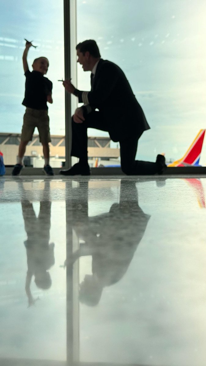 SouthwestAir's tweet image. Today and every day, we are thankful to our Customers and Employees who are the Heart of this Airline. #HappyThanksgiving