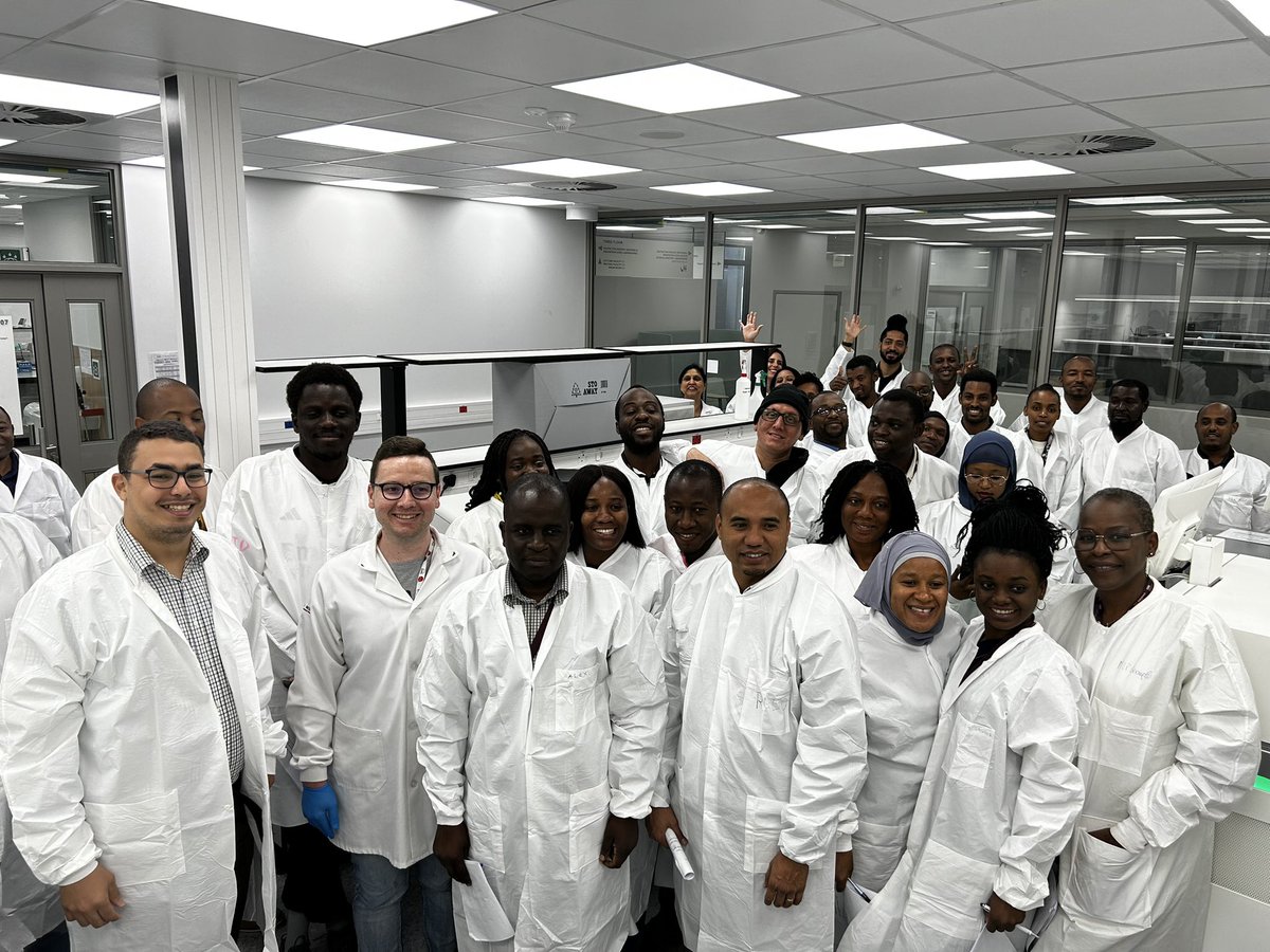 Jenn_Giandhari's tweet image. End of an amazing week of training delegates on how to adapt protocols to sequence pathogens. Lots of exciting discussions and yummy cupcakes 🧁 #CERI #CLIMADE #KRISP #ROCKEFELLER #tuliodna