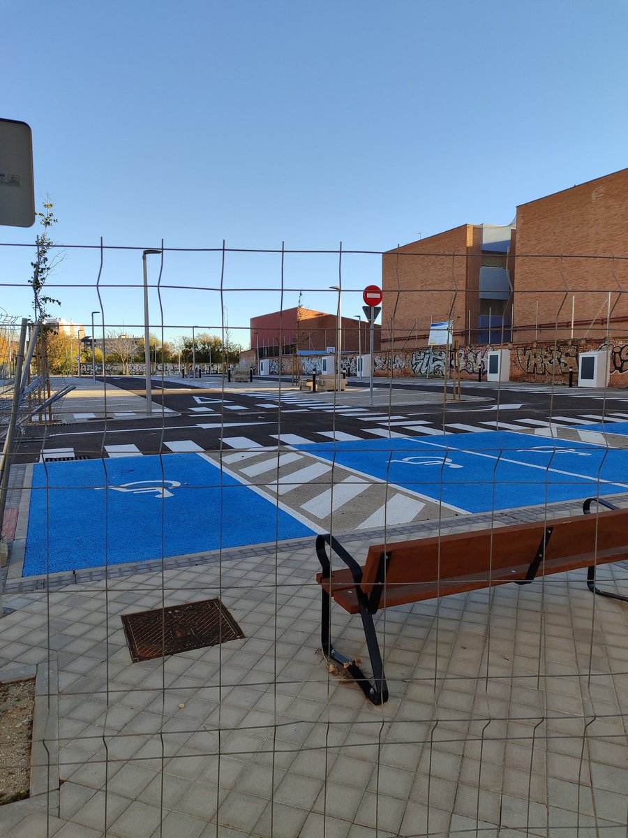 walkinfire's tweet photo. A que están esperando para abrir el nuevo parking de Parque Europa?? Las obras terminaron en Agosto y los vecinos somos los más perjudicados @JMDLatina #distritolatina #madrid #solucionya https://t.co/G43ihuI55n