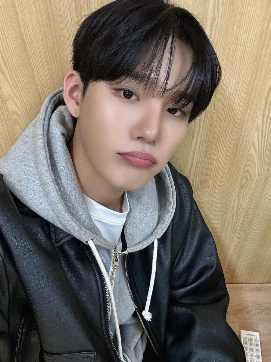 💌 231124 (1)

🐶 Hi I changed my profile picture
It's already cold. Don't catch a cold
And dress warmly. If you catch a flu, I'll scold you.
Tomorrow is Friday so spend your day well! 
I hope you also have a fruitful and happy weekend~~

Ppyong 😬😗🙏

#CIX #승훈 #SEUNGHUN