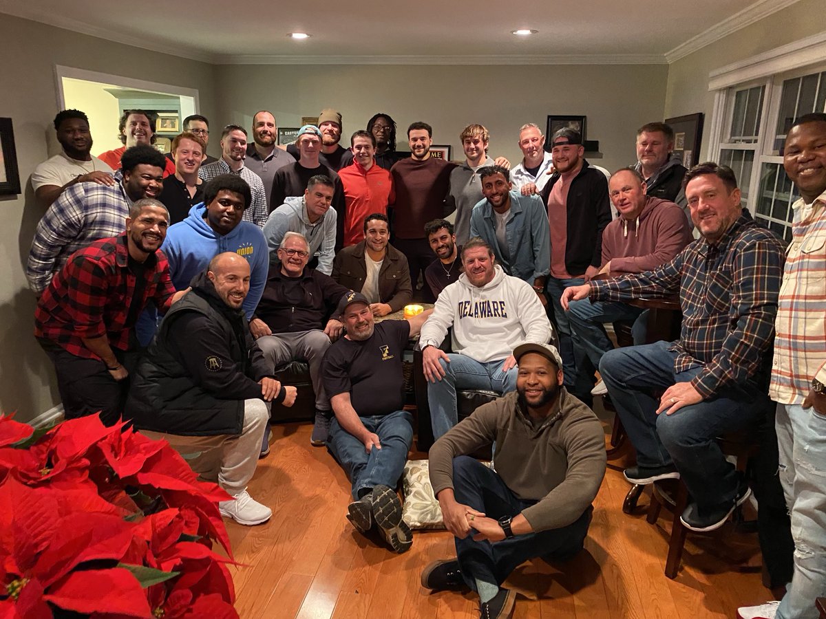 RoederJason's tweet photo. Always a great night catching up with former players at our annual alumni holiday open house. Happy Thanksgiving ! OW https://t.co/1XzJhnHSn9
