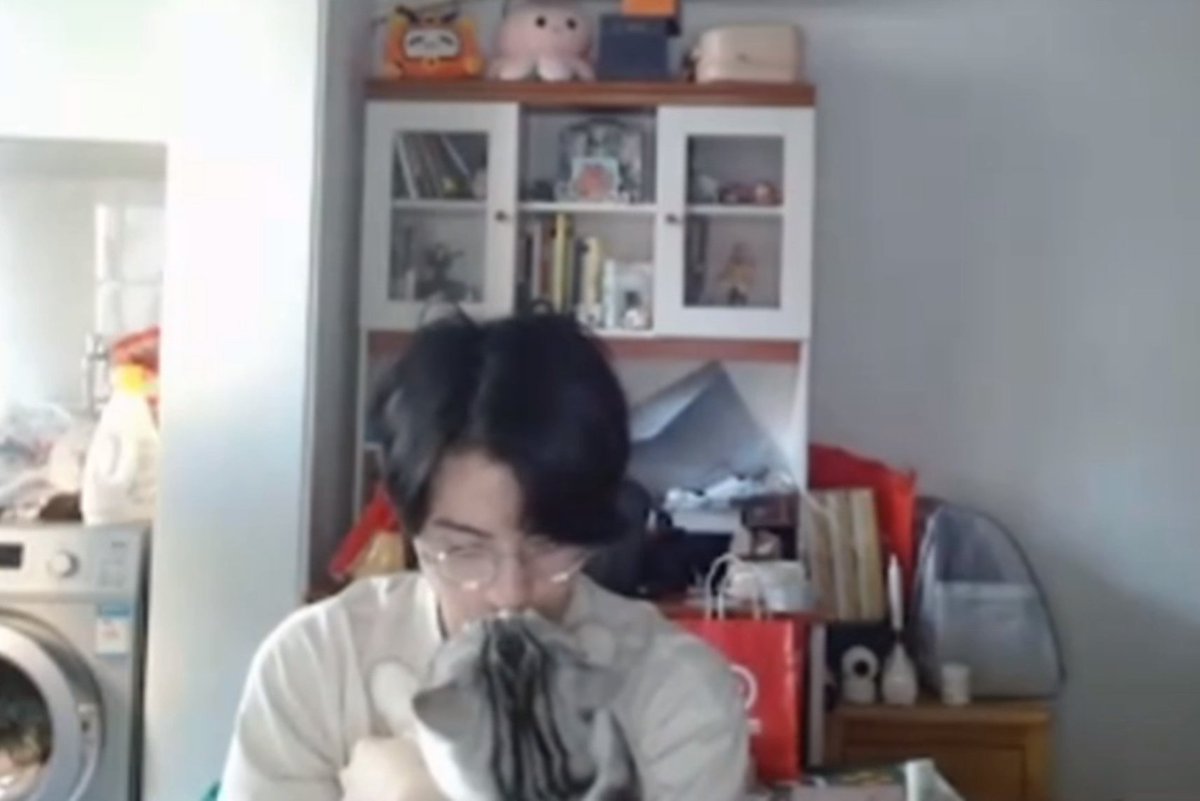 nguyenl92732284's tweet photo. Can't get our of this cuteness 🥹 help #mmonk https://t.co/FyZQBV1dOg
