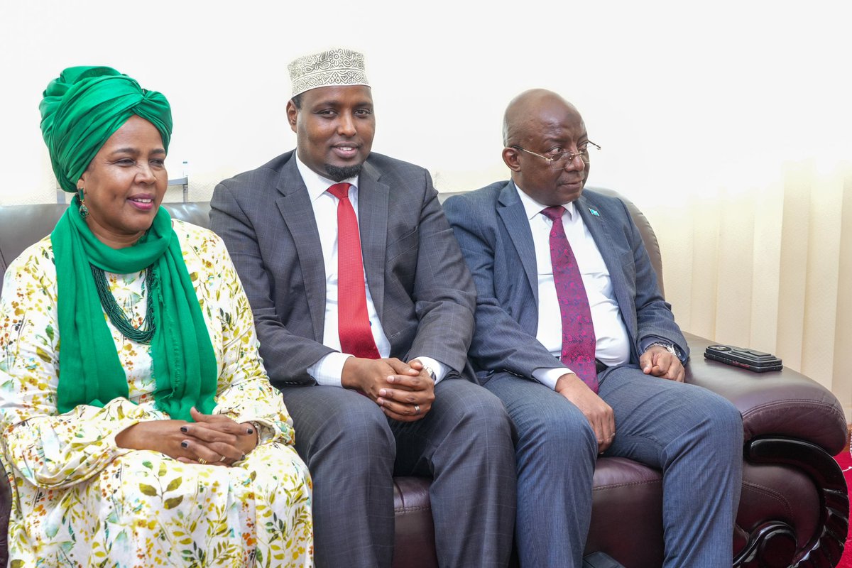 H.E. President <a href="/HassanSMohamud/">Hassan Sheikh Mohamud</a> arrived in Arusha, Tanzania, to bolster Somalia's bid for East African Community membership. He will highlight Somalia's economic potential and abundant resources, emphasizing the country's readiness for regional economic integration.
