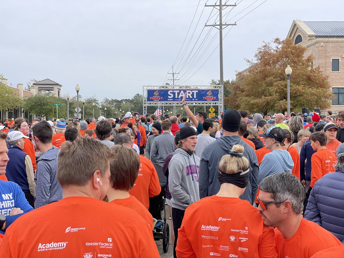 DavidMora's tweet photo. Great morning for the Tammany Turkey Trot! 🦃🏃🏻‍♂️ #HappyThanksgiving #RunDavidRun https://t.co/5doUnewF4V