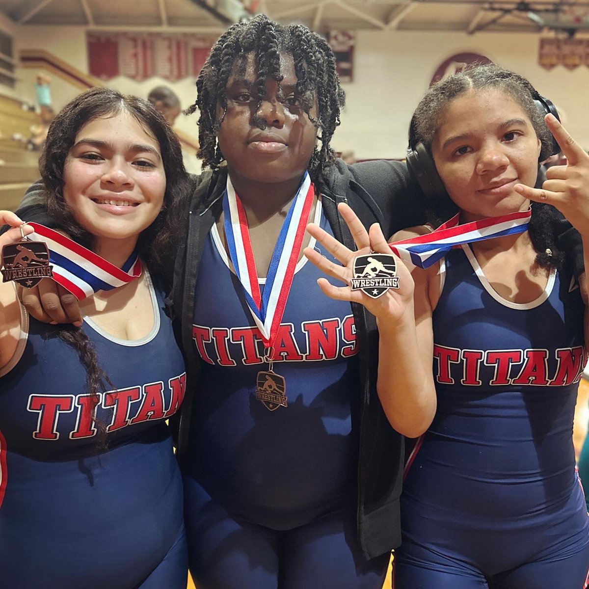Our Lady Titans Wrestling rocked the Lady Braves Thanksgiving Classic at Lake Gibson HS in Lakeland, FL! From 6am to 6pm, 9 out of 12 dedicated wrestlers secured 6th place among 33 teams. 3 athletes earned medals, and the camaraderie promises an exciting season ahead.

⚡️🤼‍♂️🤼‍♀️⚡️