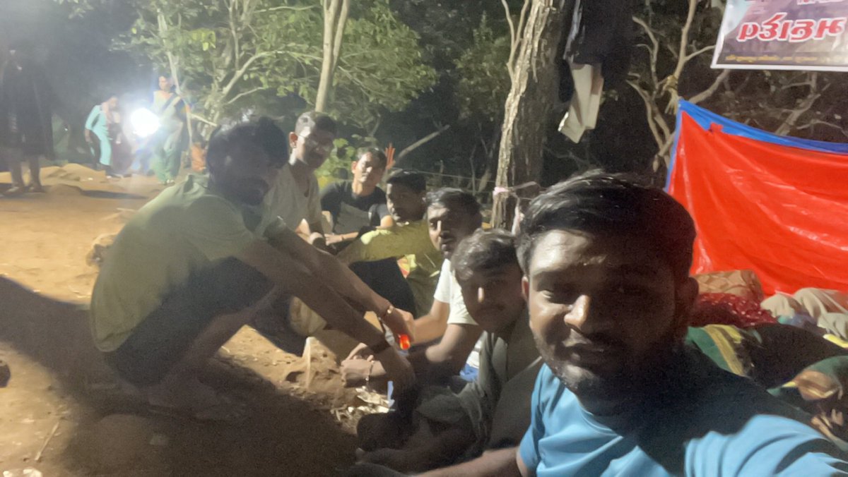 PRATIKSANGHAN11's tweet photo. जो दिख रहा था वह मुझे नहीं मिला
नहीं जानता था, कभी नहीं जानता था
सभी अवसर! मैं क्यों भूल सकता हूँ...?
सब कुछ याद रखें, जो यात्रा पर था. #Junagad #bhavnath #Gujrat #Travel #BSF #પ્રવાસ #ગિરનાર #જૂનાગઢ #પરિક્રમા #ગુજરાતી https://t.co/zvA30LwS0i