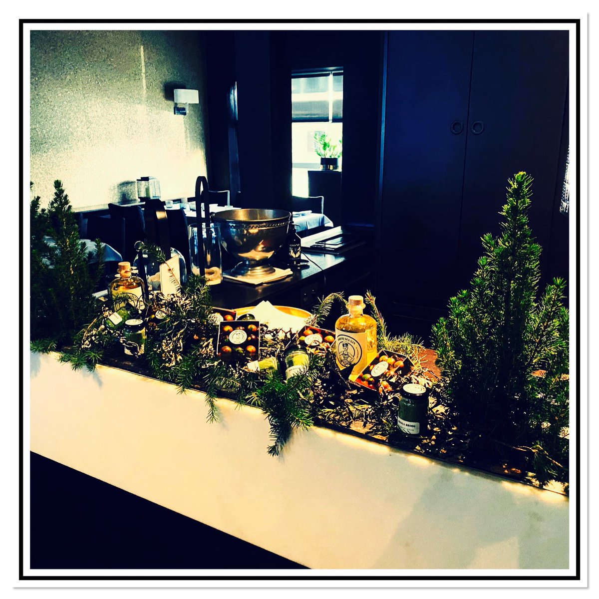 NOG OP ZOEK NAAR EEN LEKKER APERITIEF VOOR DE FEESTDAGEN ?
WE HEBBEN EEN NIEUWE BATCH VAN ONZE NORTH SEA GIN BINNEN !
STUUR ONS EEN BERICHTJE EN KOM JE FLESJE(S) HALEN …

OOK IDEAAL ALS GESCHENK ONDER DE 🎄 !

#studiozeewier #lekkerlokaal #infusers #northseagin #kooplokaal