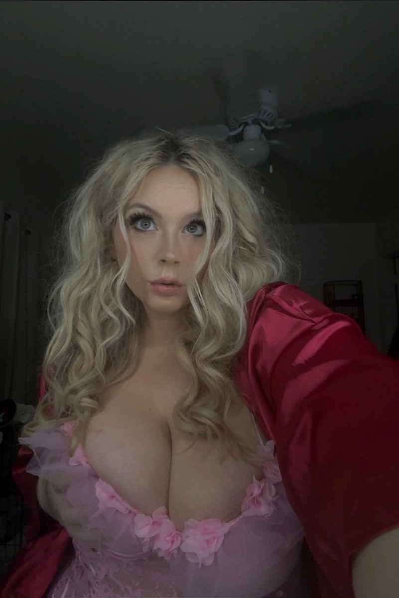 thicoriche's tweet photo. Thankful for being blessed with big boobs https://t.co/kWqGkZ5DXG