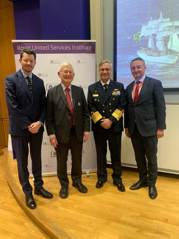 It was a pleasure to have Chief of Staff ADM Cunha from the @marmilbr giving us such a sound analysis on Brazilian Navy's strategic overview. Special mention to Geoff Till for putting things into perspective and co-host @rennavmc @warstudies @RUSI