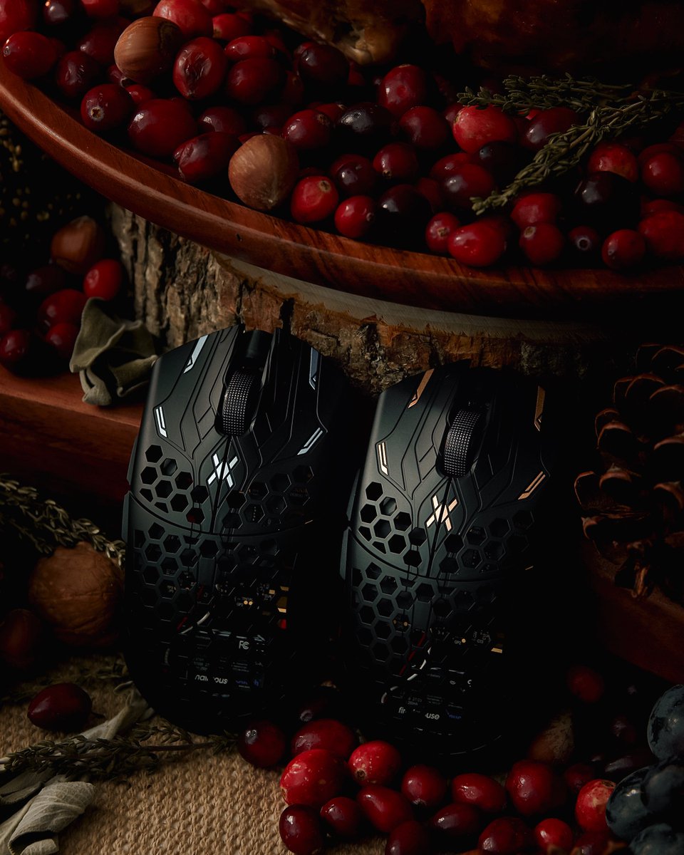 UltralightX Thanksgiving Giveaway 🦃 Win a ULX for you and a friend To enter you must: 🍁 Tag a friend in replies with #AimForGreatness 🍁Retweet this post 🍁Follow @finalmouse Good luck and Happy Thanksgiving 🍽