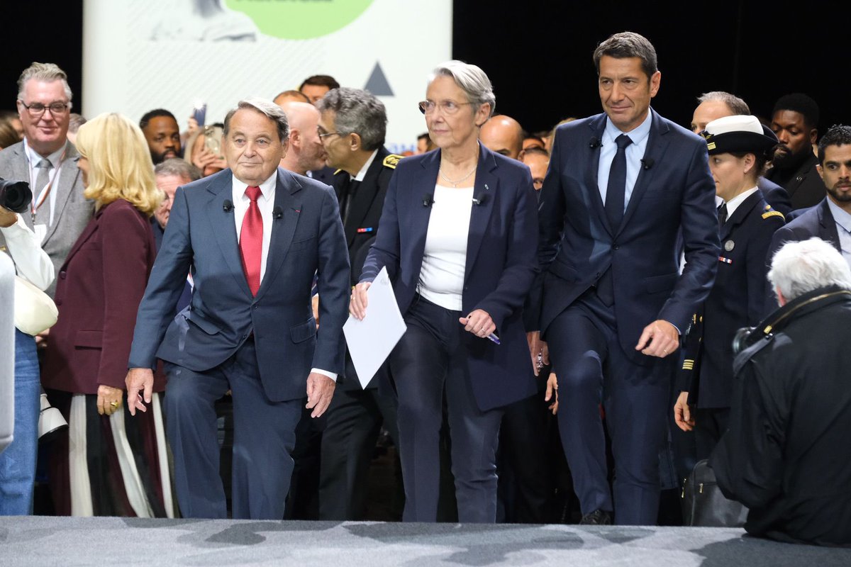 Merci aux plus de 10 000 maires, présidents d’intercommunalité et 60 000 visiteurs venus pour ce 105ème #Congrèsdesmaires et #Salondesmaires. C’est une édition record. Nos communes sont modernes. Elles sont la France qui crée, innove, et qui ne demande qu’à pouvoir travailler.