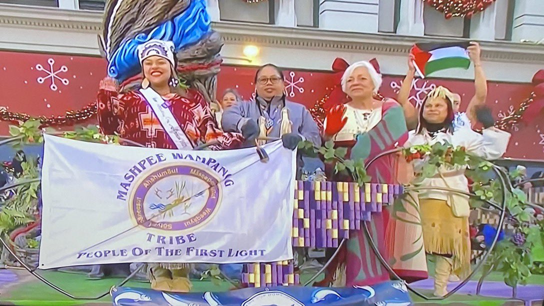 @two__evils The Wampanoag Tribe brought a Palestine flag with them to the parade