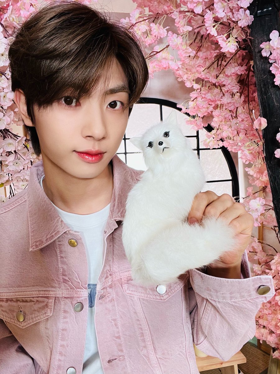 official_ONEWE's tweet photo. [#강현]
누가 나야~?! ㅋㅋㅋ🤣 https://t.co/sD2GosVqGI