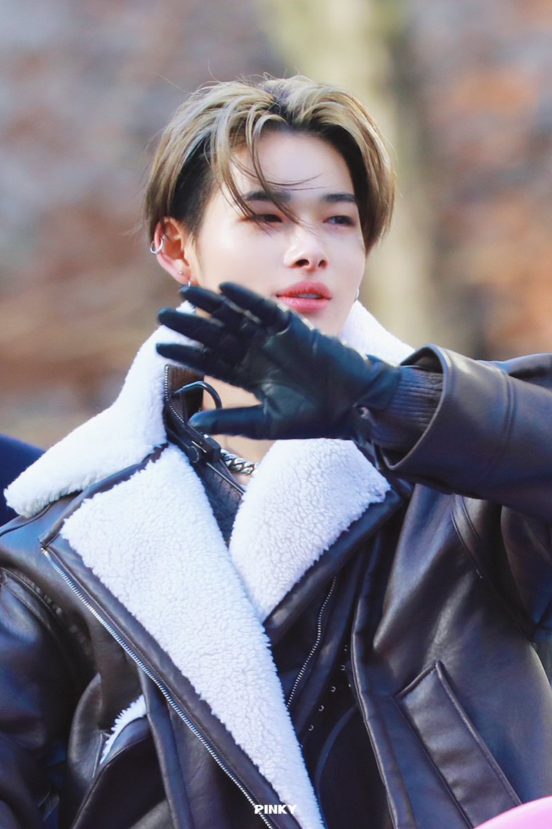 NI_KISTUDIO's tweet photo. he looks like a modern prince #NI_KI https://t.co/uaX2y7HdG9
