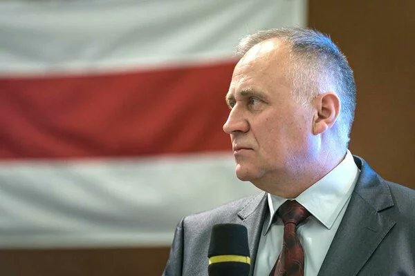 We cannot confirm reports about the death of #Belarus political prisoner Mikalai Statkevich. A Social Democrat & brave opposition leader, he was sentenced to 14 years in prison for challenging the regime. We demand full transparency & immediate access to all political prisoners.