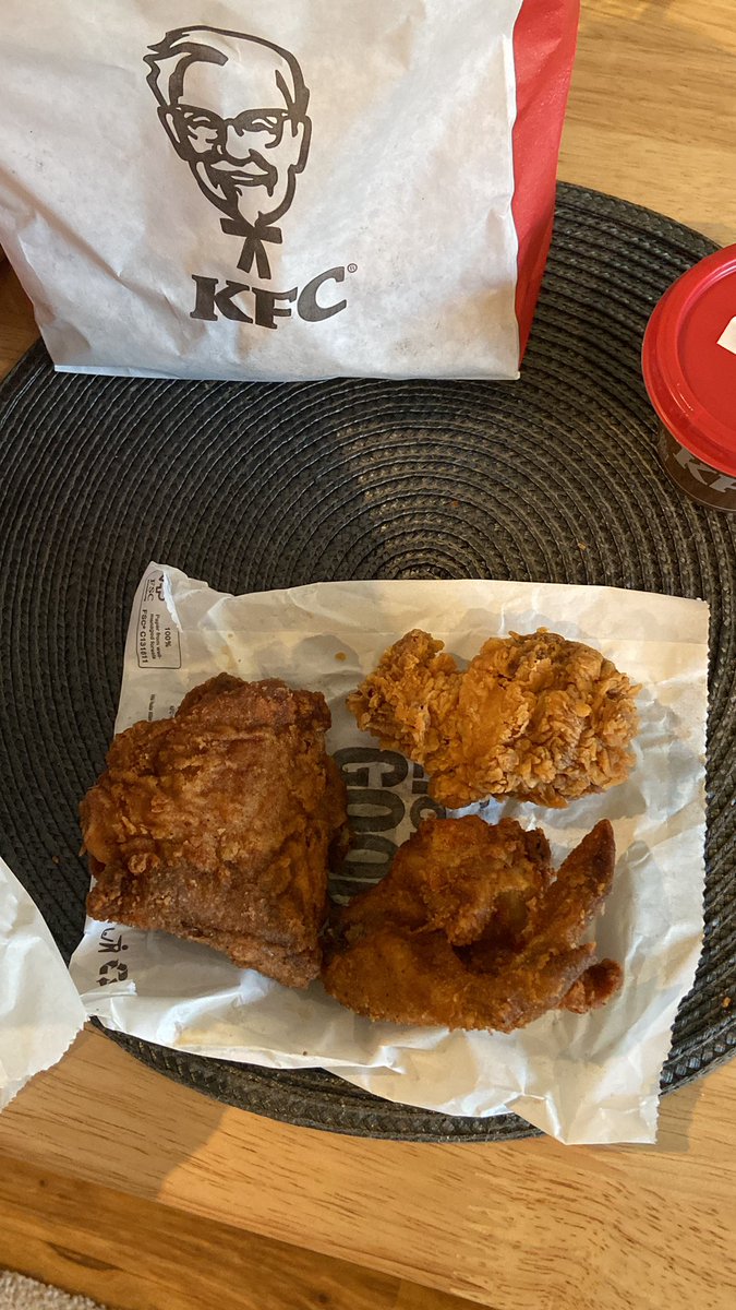 Khermainek's tweet photo. How is a wing bigger than a so called piece of chicken? @KFC_UKI complete rip off. https://t.co/eGndRUyl3J
