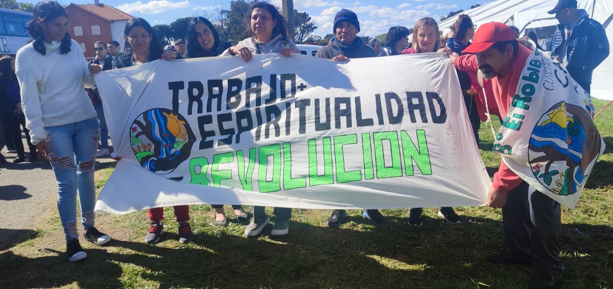 CuidadoresCC's tweet photo. ¡Seguimos andando! 

💪 Trabajo + espiritualidad= REVOLUCIÓN https://t.co/NjZXGwnIWU