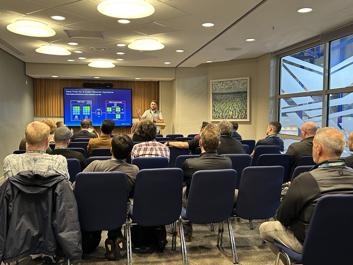 VirtualGirlLS's tweet image. ⁦@DellTech⁩ second session #UKVMUG #cyber
