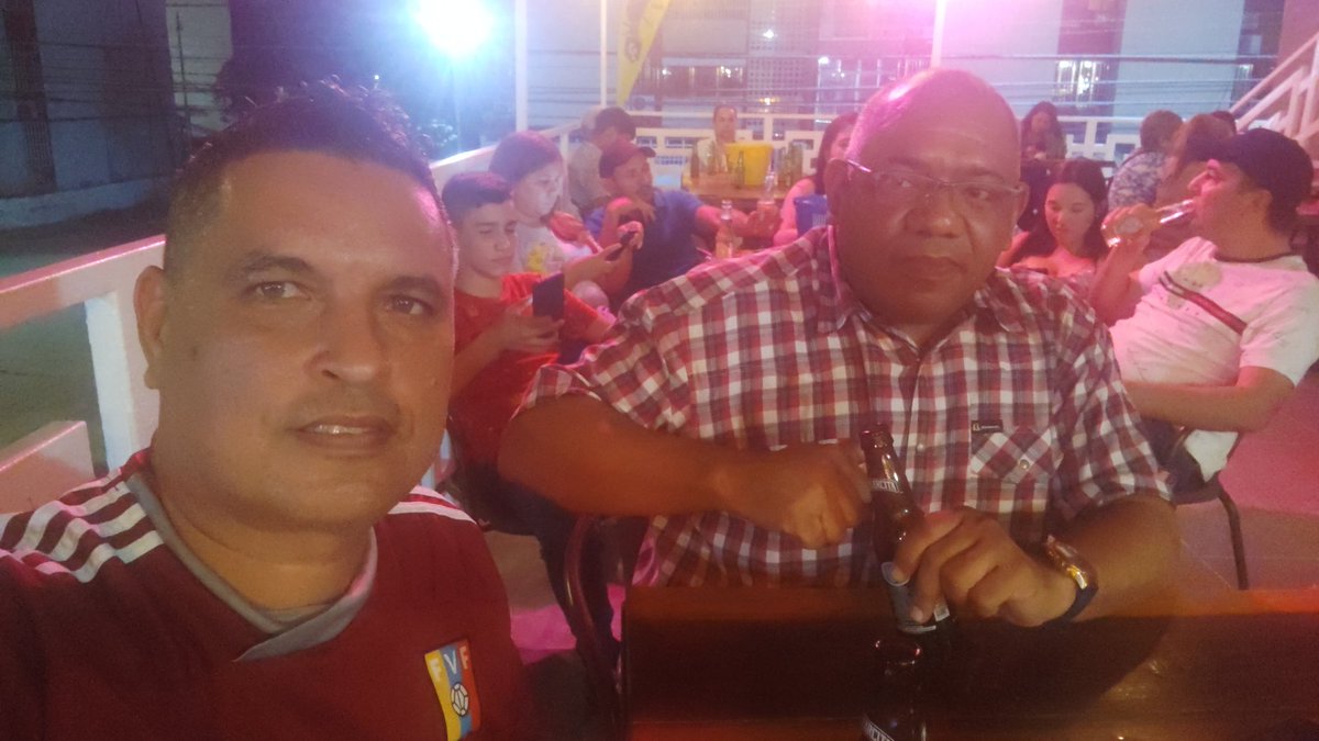davmarcano's tweet photo. Con el @LuisPac53810782 vamos vinotinto https://t.co/oyBhZIifI6