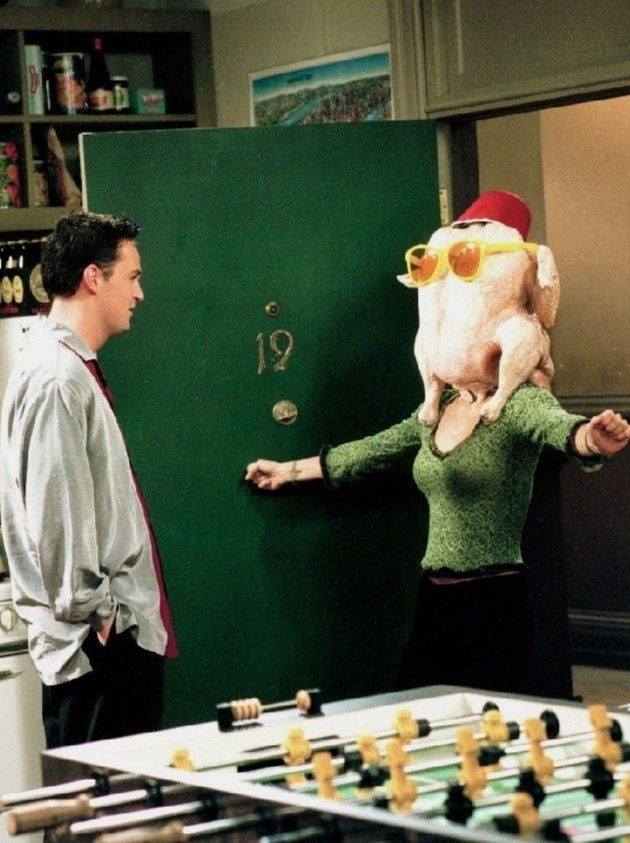 ChandlerBing_12's tweet photo. Two iconic Thanksgiving day scenes https://t.co/J8S9qpLJdc