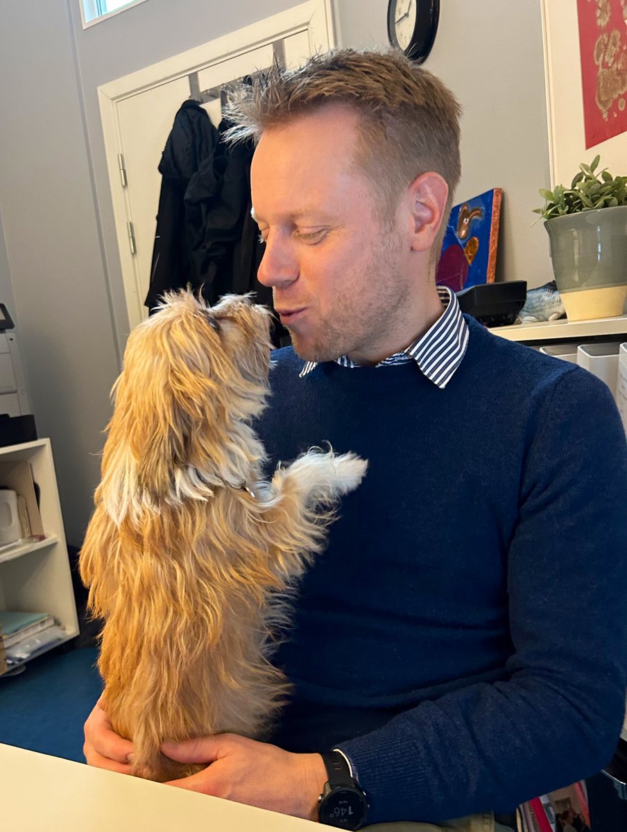 ChristianSophus's tweet image. Konsulentlivet. På besøg hos @Dyrevaernet. 

Her hilser man først på dyrene - dernæst på menneskene. 🐶

#Indsamling #Fundraising #Dyr