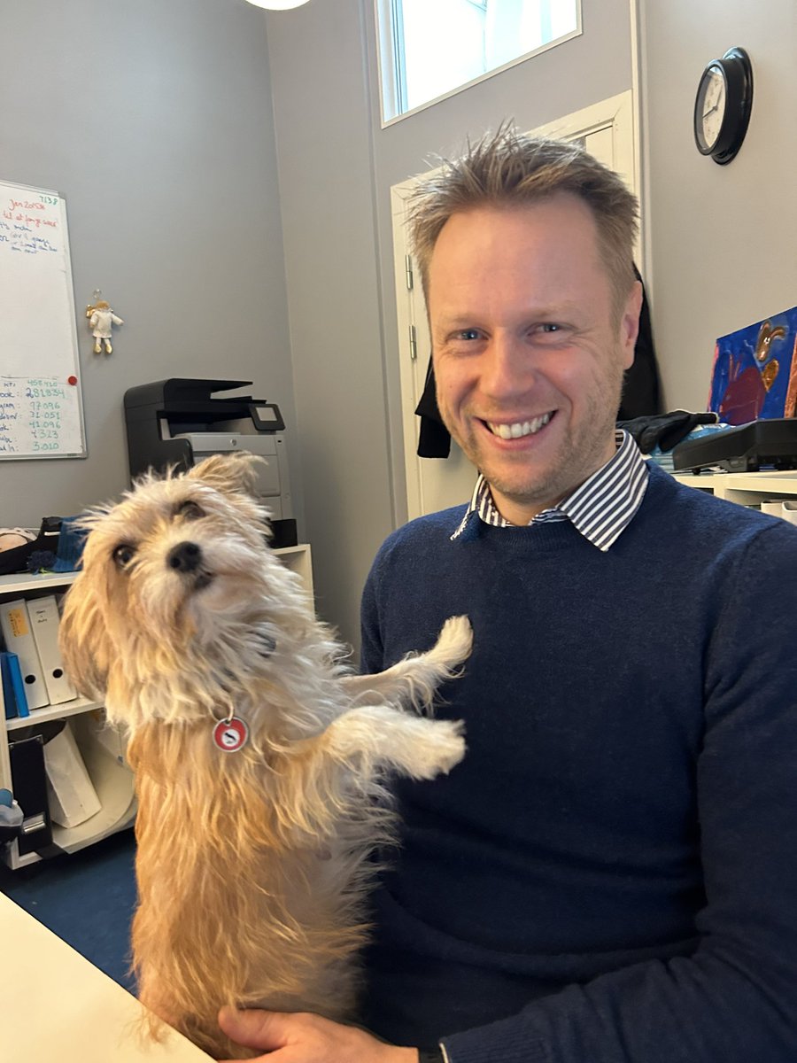 ChristianSophus's tweet image. Konsulentlivet. På besøg hos @Dyrevaernet. 

Her hilser man først på dyrene - dernæst på menneskene. 🐶

#Indsamling #Fundraising #Dyr